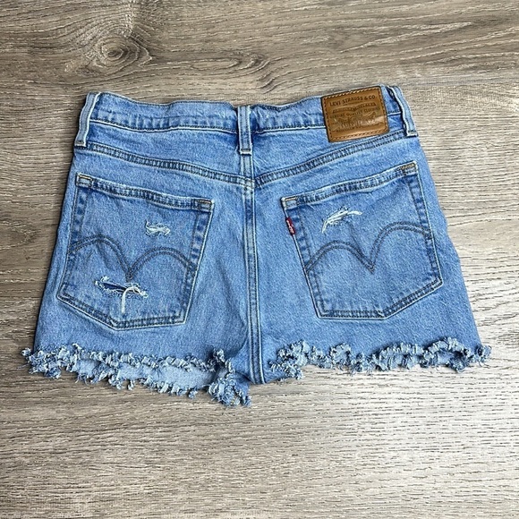 Levi’s High Rise Wedgie Straight Denim Shorts Distressed Light Wash Women’s 27 - Picture 5 of 10